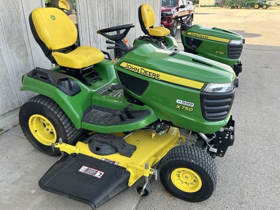 Image of John Deere X750 equipment image 1