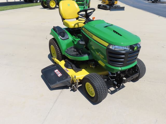 Image of John Deere X750 equipment image 2