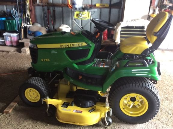 Main image John Deere X750