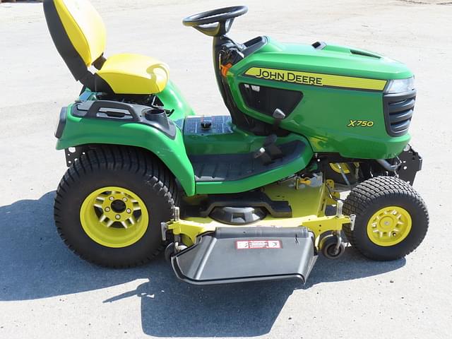 Image of John Deere X750 equipment image 4