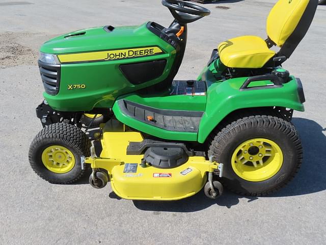 Image of John Deere X750 equipment image 1