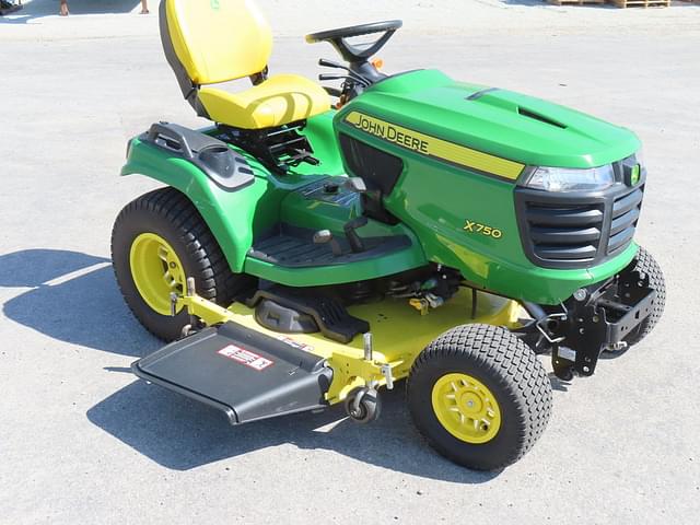 Image of John Deere X750 equipment image 3