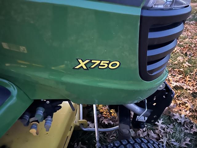 Image of John Deere X750 equipment image 4