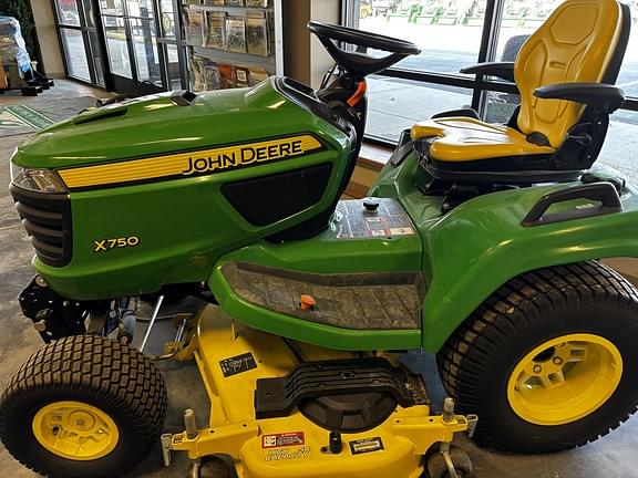 Image of John Deere X750 equipment image 1