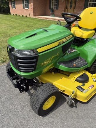 2019 John Deere X750 Equipment Image0