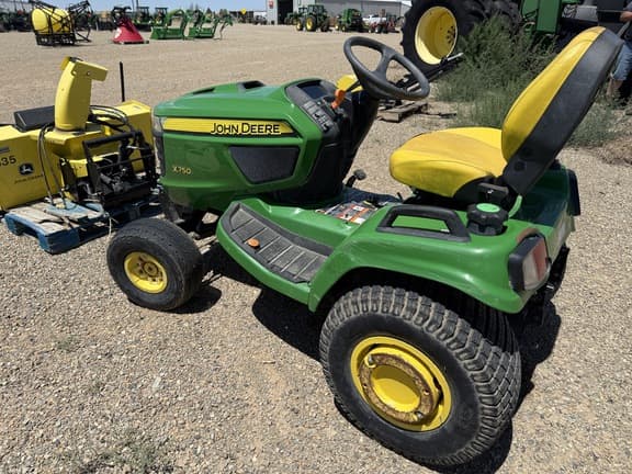 Image of John Deere X750 equipment image 3