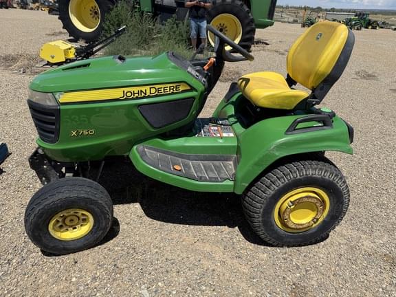 Image of John Deere X750 equipment image 1