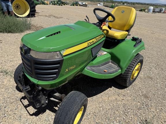 Image of John Deere X750 equipment image 2
