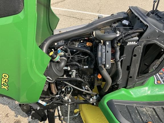 Image of John Deere X750 equipment image 4