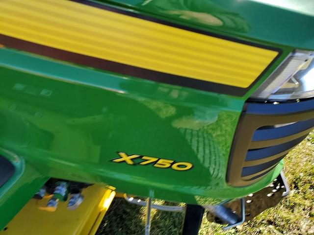 Image of John Deere X750 equipment image 4