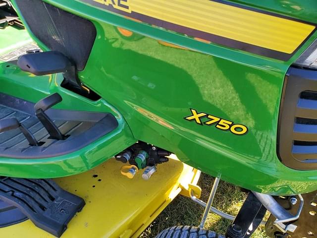 Image of John Deere X750 equipment image 3