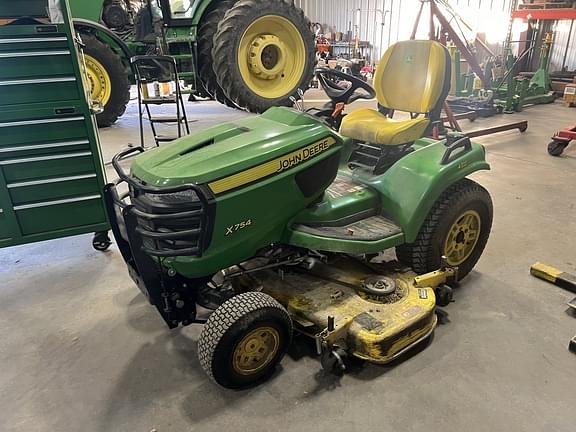 Image of John Deere X754 equipment image 3