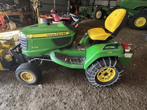 Image of John Deere X754 equipment image 1