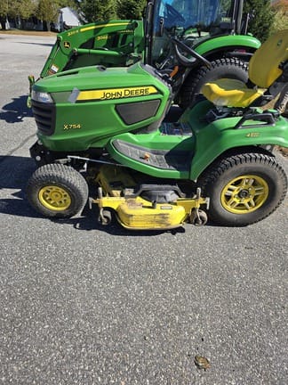 2019 John Deere X754 Equipment Image0