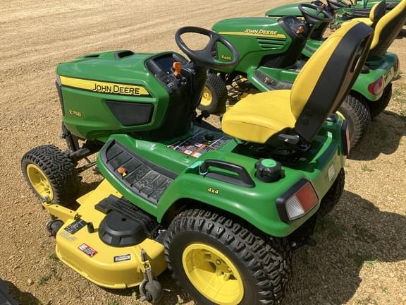 Image of John Deere X758 equipment image 3