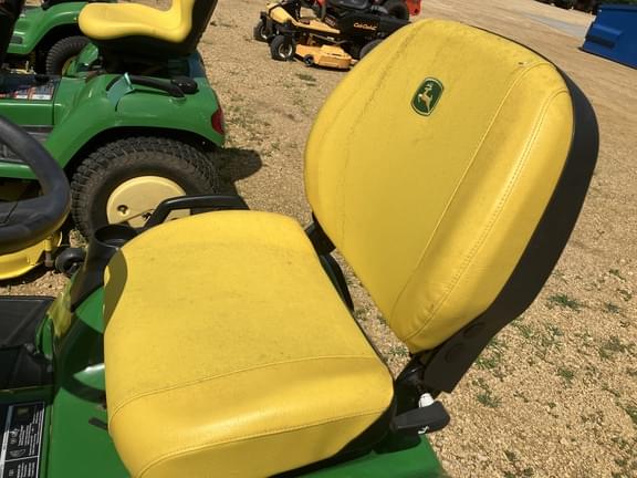 Image of John Deere X758 equipment image 4