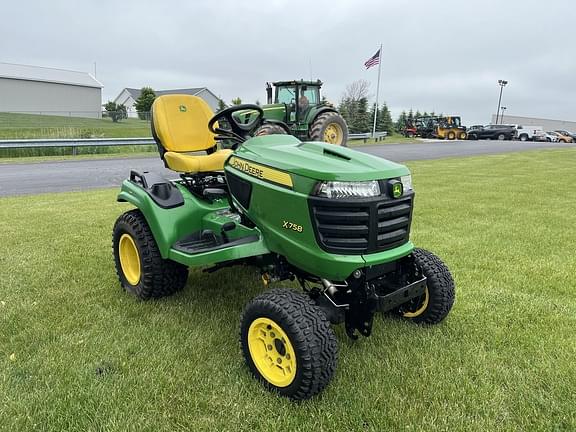 Image of John Deere X758 equipment image 3