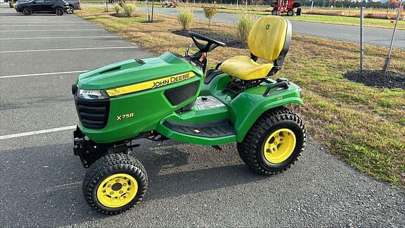 Image of John Deere X758 equipment image 2