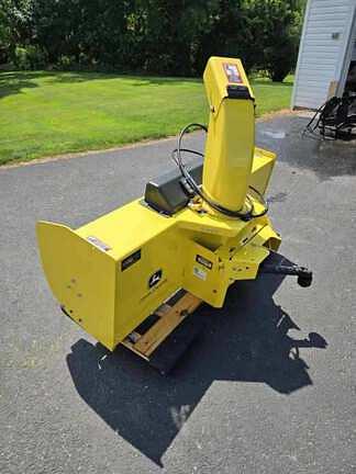 Image of John Deere X758 equipment image 4