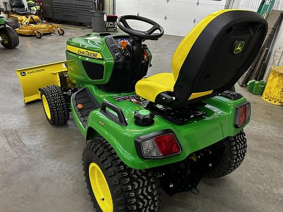 Image of John Deere X758 equipment image 2