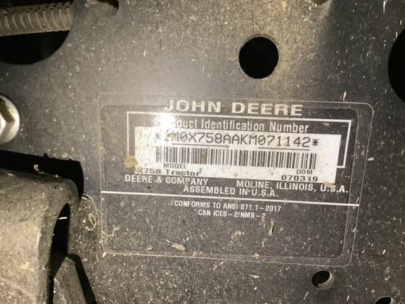 Image of John Deere X758 equipment image 1