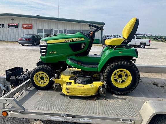 Image of John Deere X758 equipment image 3