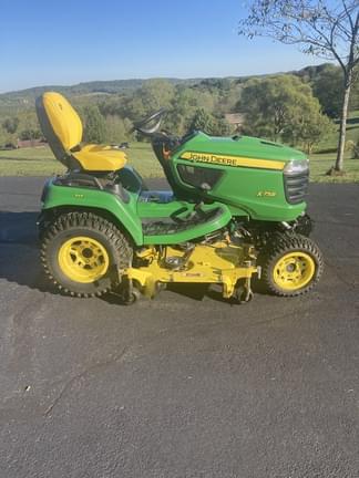 Image of John Deere X758 equipment image 2