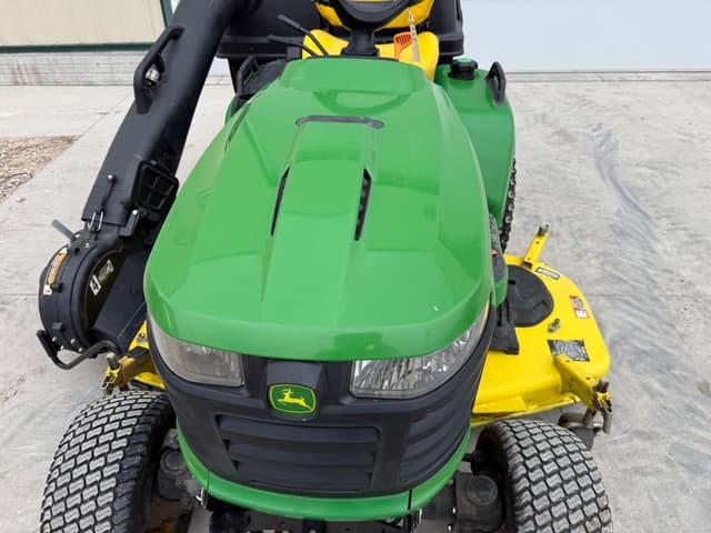 Image of John Deere X758 equipment image 2