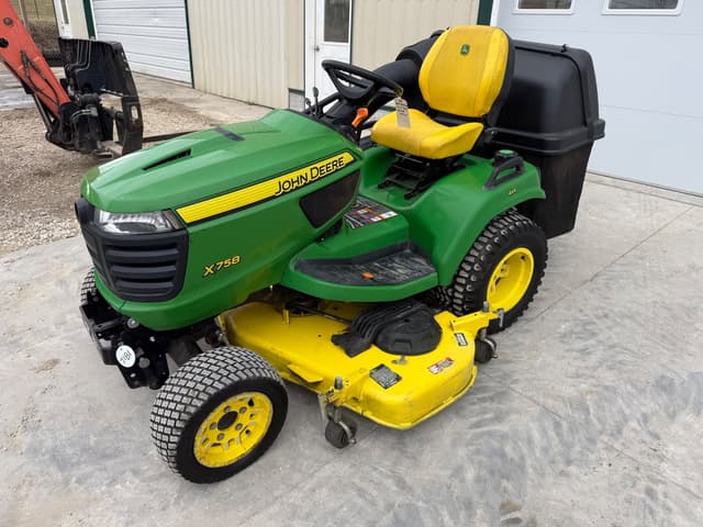 Image of John Deere X758 equipment image 4