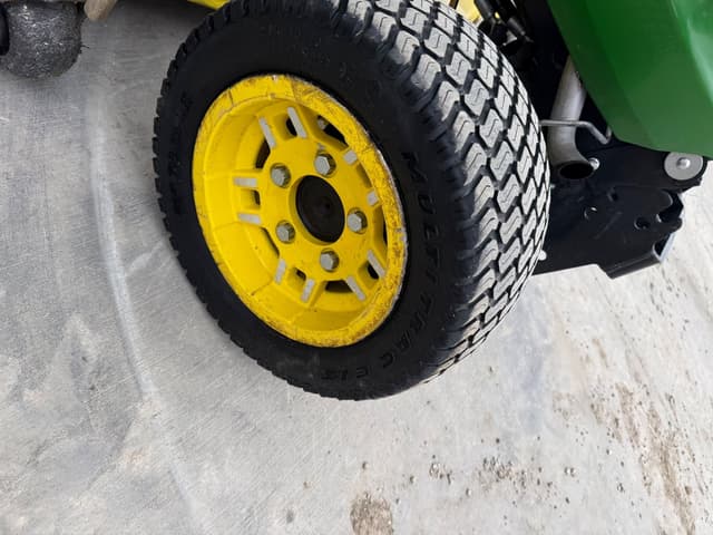 Image of John Deere X758 equipment image 3