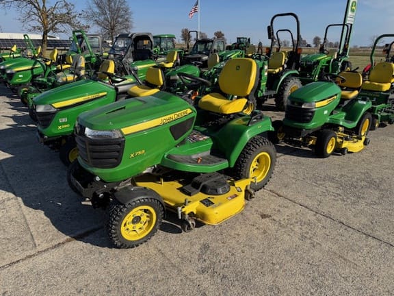 Main image John Deere X758