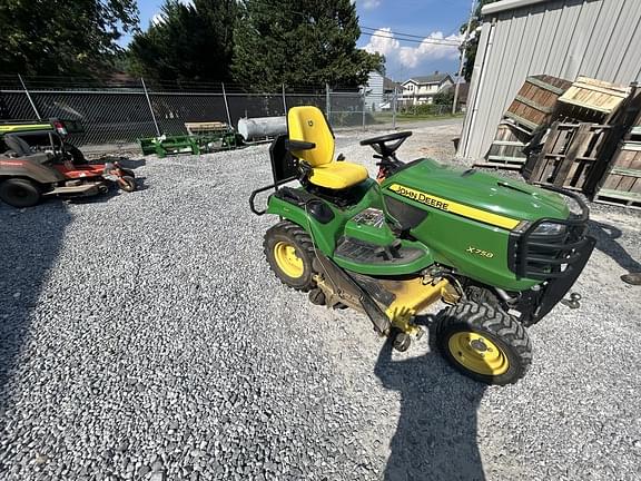 Image of John Deere X758 equipment image 2