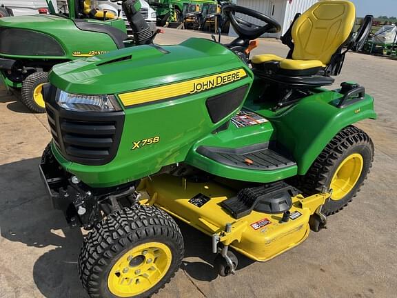 Image of John Deere X758 equipment image 4