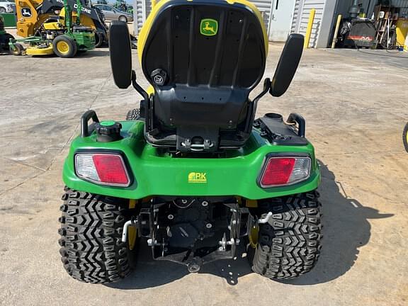 Image of John Deere X758 equipment image 2