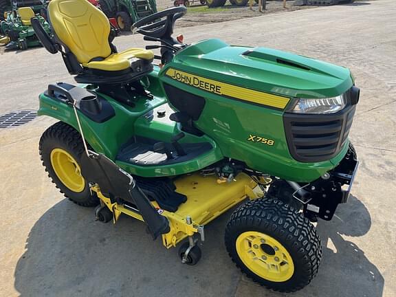 Image of John Deere X758 equipment image 3