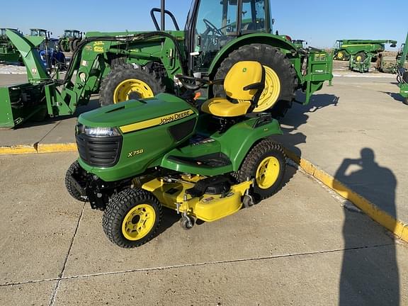 Image of John Deere X758 equipment image 2