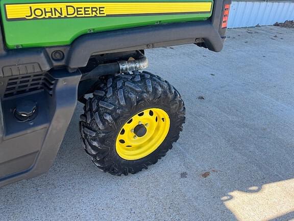 Image of John Deere XUV 835M equipment image 2