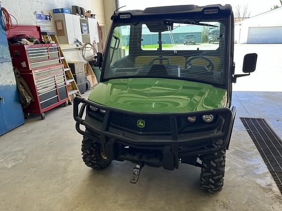 Image of John Deere XUV 835M equipment image 1