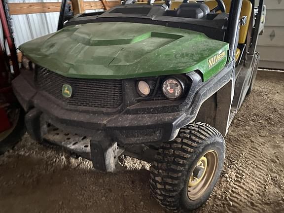 Image of John Deere XUV 835M equipment image 4