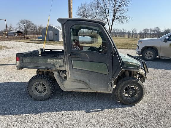 Image of John Deere XUV 835M equipment image 1