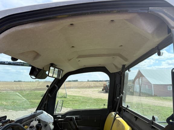 Image of John Deere XUV 835M equipment image 4
