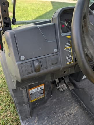 Image of John Deere XUV 835M equipment image 4