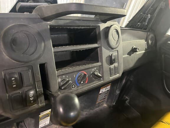Image of John Deere XUV 835M equipment image 3