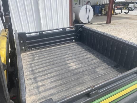 Image of John Deere XUV 835M equipment image 3