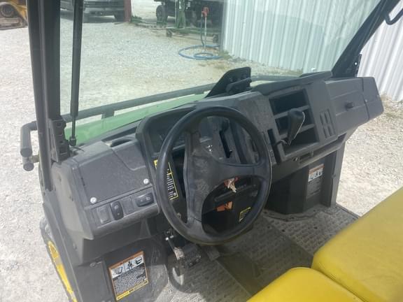 Image of John Deere XUV 835M equipment image 2