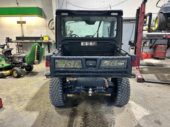Image of John Deere XUV 835M equipment image 2
