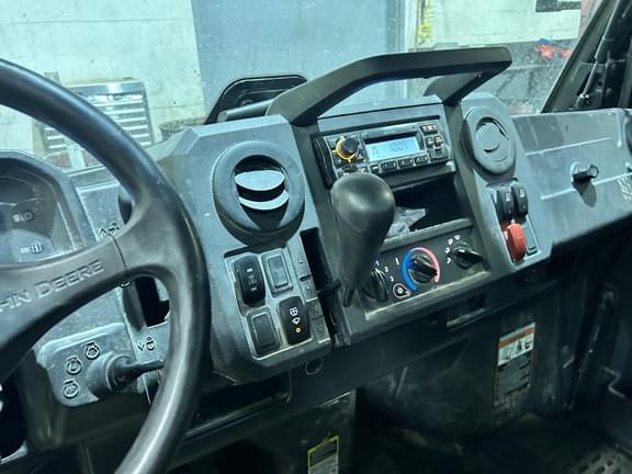 Image of John Deere XUV 835M equipment image 4