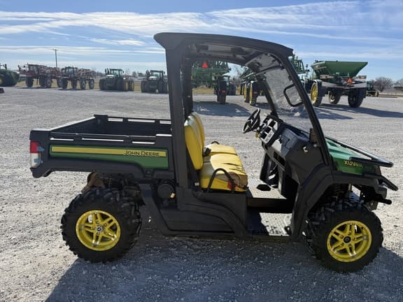 Image of John Deere XUV 835M equipment image 4