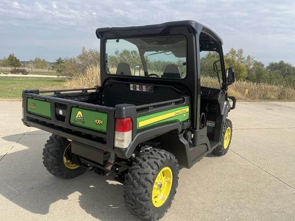 Image of John Deere XUV 835M equipment image 2