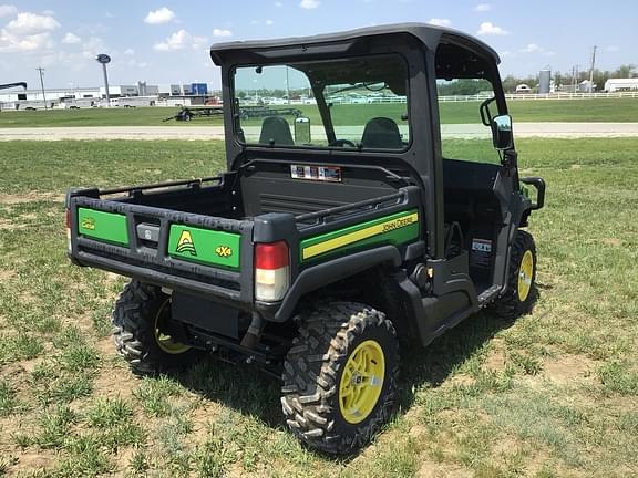 Image of John Deere XUV 835M equipment image 2